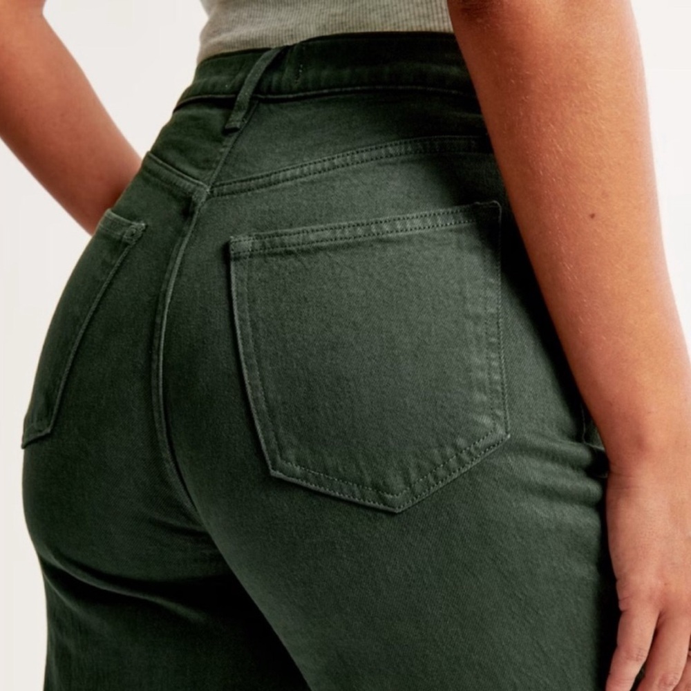 Abercrombie 90’s Straight Ultra High Rise Curve Love size 25/0 Short in Green - Picture 9 of 10